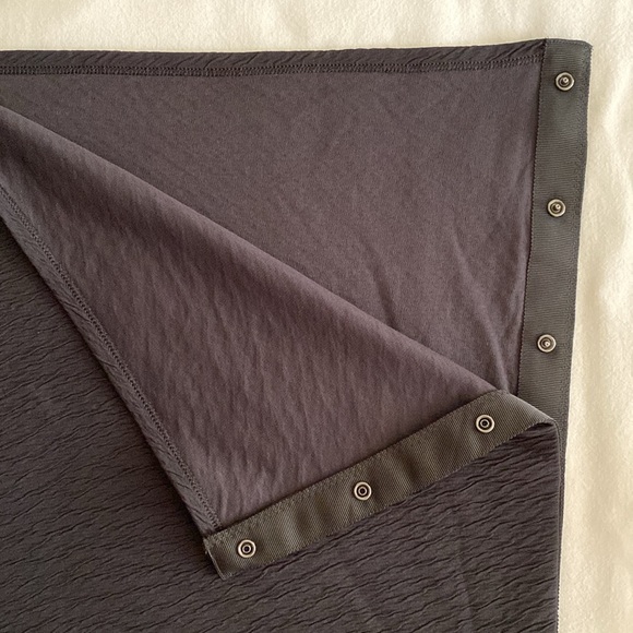 Lululemon Vinyasa Customizable Infinity Snap Scarf in Black Crinkle - Picture 4 of 12